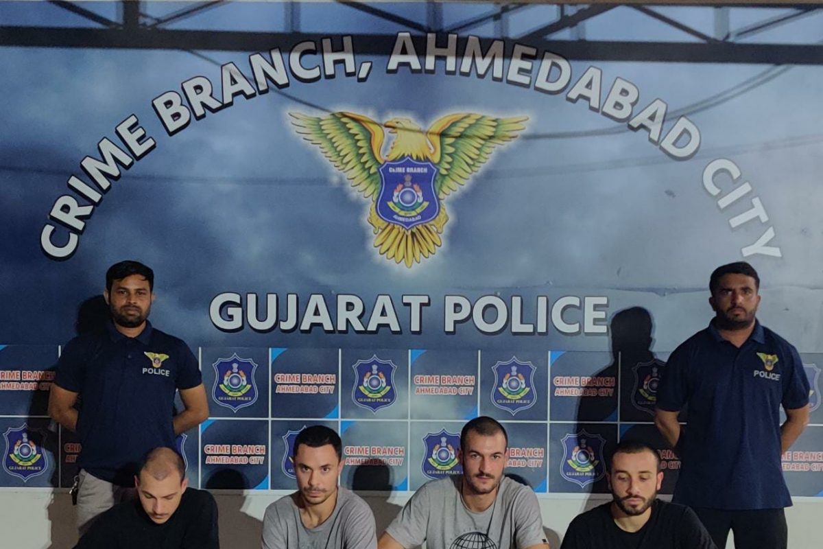 Mumbai Crime Branch : काहीतरी मोठे करण्याच्या तयारीत असलेल्या इटालियन नागरिकांना मुंबई पोलिसांनी पकडले