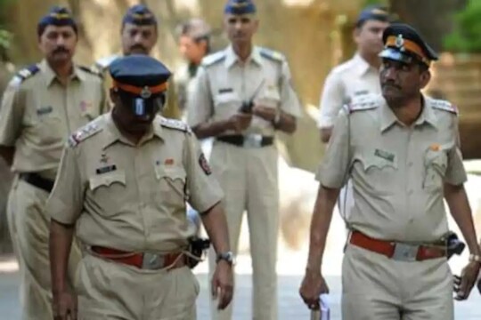 Mumbai Police Fake Call : मुंबईत बॉम्ब स्फोट घडवून आणणार असल्याच्या फोनने खळबळ, पुण्यातून समोर आलं सत्य
