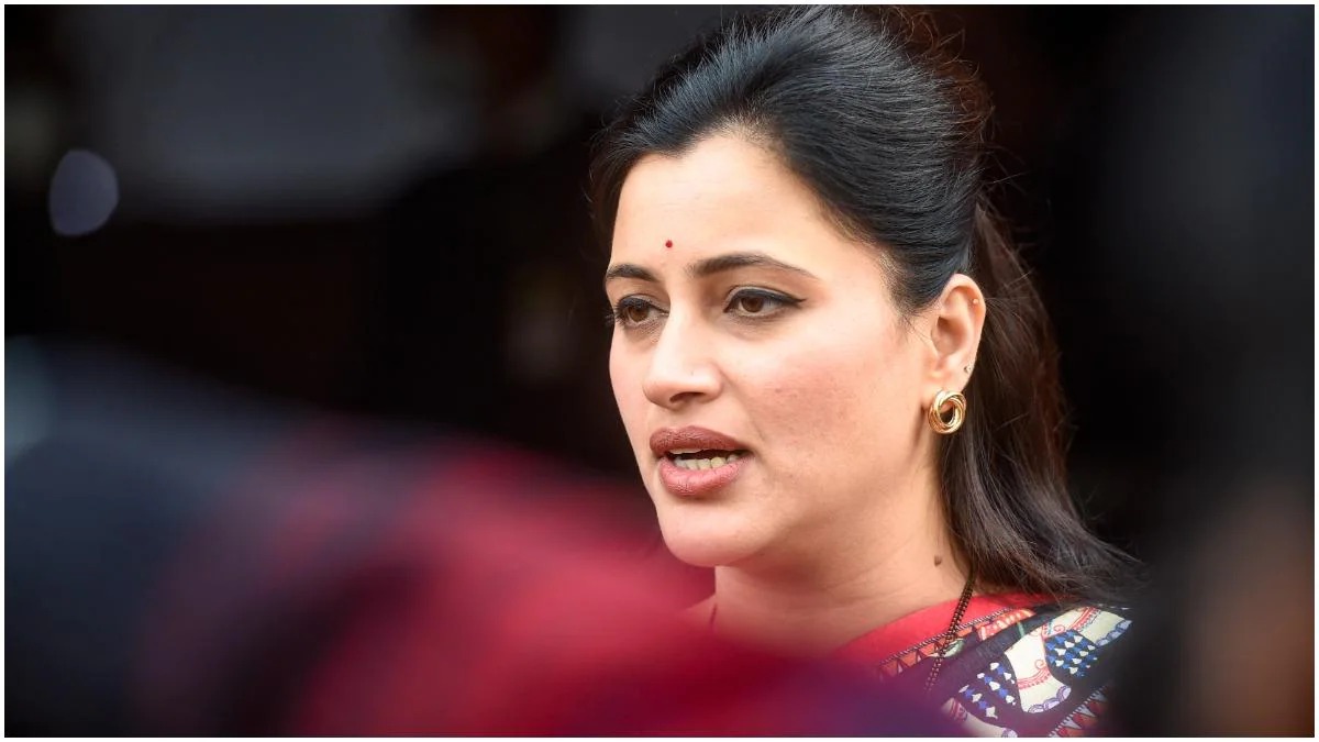 Navneet Rana : नवनीत राणा यांना अटक होणार? अजामीनपात्र वॉरंट काढल्याने अडचणीत वाढ