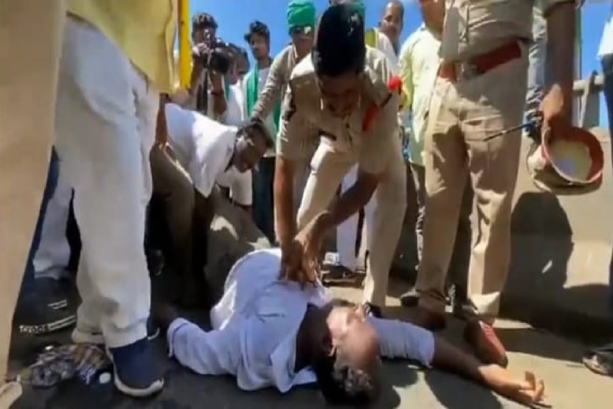 पोलिसाने वाचवला शेतकऱ्याचा जीव.