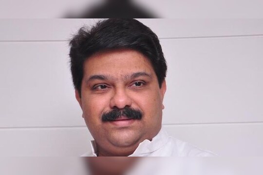 Prasad Lad BJP : सुभाष देसाईंच्या टक्केवारीमुळे टाटा एअरबेस महाराष्ट्रातून गेला, भाजप नेत्याचा ठाकरे गटावर रोष