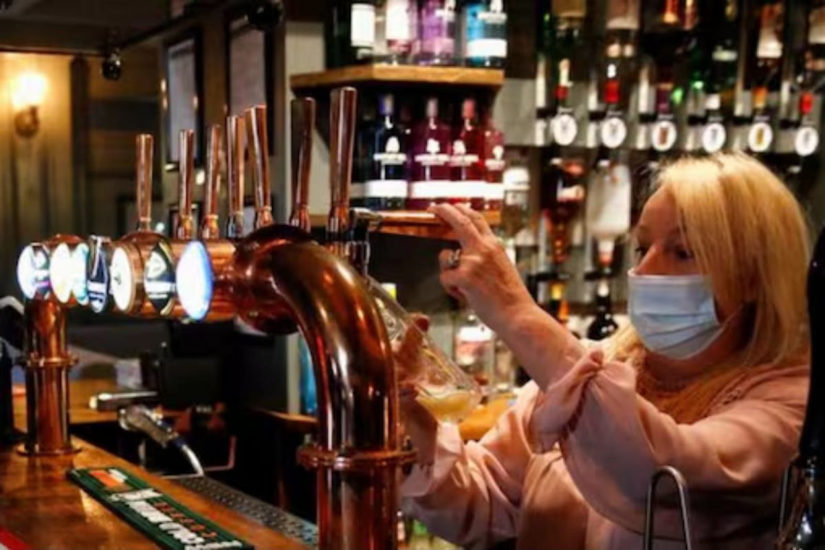 आता ‘वर्क फ्रॉम पब’ची सोय; अनलिमिटेड ड्रिंक्स, जेवण आणि वाय-फाय सुविधाही