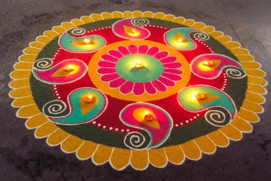 Diwali 2022 : बाजारात पैसे घालवण्याची गरज नाही; टाकाऊ वस्तूंपासूनच घरीच बनवा Rangoli Tools