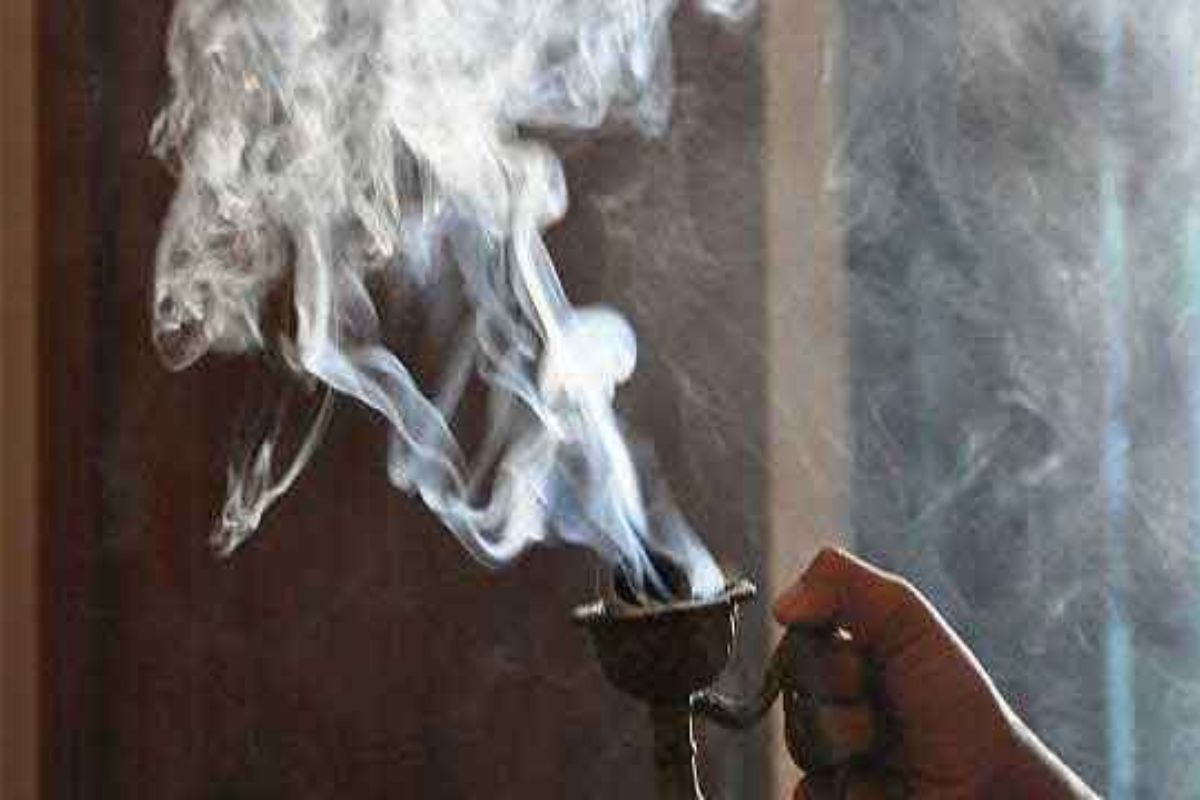 नकारात्मक वातावरण बदलण्यासाठी उपाय