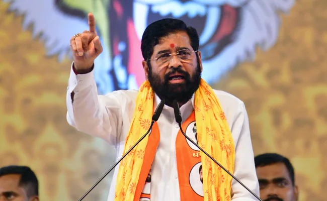 shiv sena : सीएम शिंदेंवर आक्षेपार्ह टीप्पणी केल्याने शिवसैनिकांना अटक, थेट जेलमध्ये रवानगी