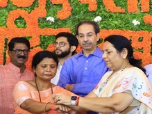 शिवसेनेची मुलखमैदान तोफ सुषमा अंधारेंवर गुन्हा दाखल, अंधारे म्हणतात हा तर... शिवसेनेची मुलखमैदान तोफ सुषमा अंधारेंवर गुन्हा दाखल, अंधारे म्हणतात हा तर...