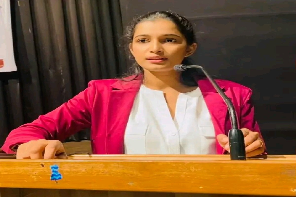 Success Story: 500 रूपये कमी मिळाल्यानंतर पडली ठिणगी, आता तस्मिया देते हजारोंना नोकरी! Video