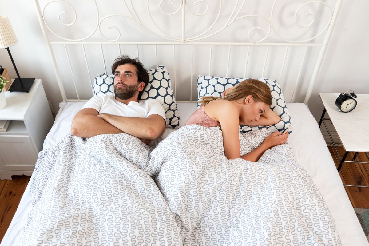 तुमचंही रिलेशनशिप बोरिंग झालं आहे का? या ट्रिक्स नात्यातील हरवलेला स्पार्क आणतील परत