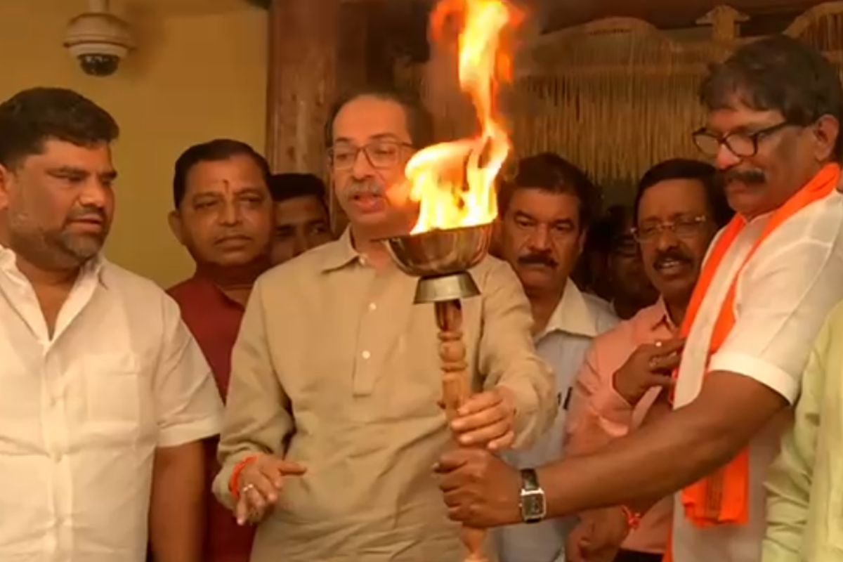 समता पार्टीने निवडणूक आयोगाने शिवसेना उद्धव बाळासाहेब ठाकरे गटाला दिलेल्या मशाल चिन्हावर आक्षेप घेतला होता