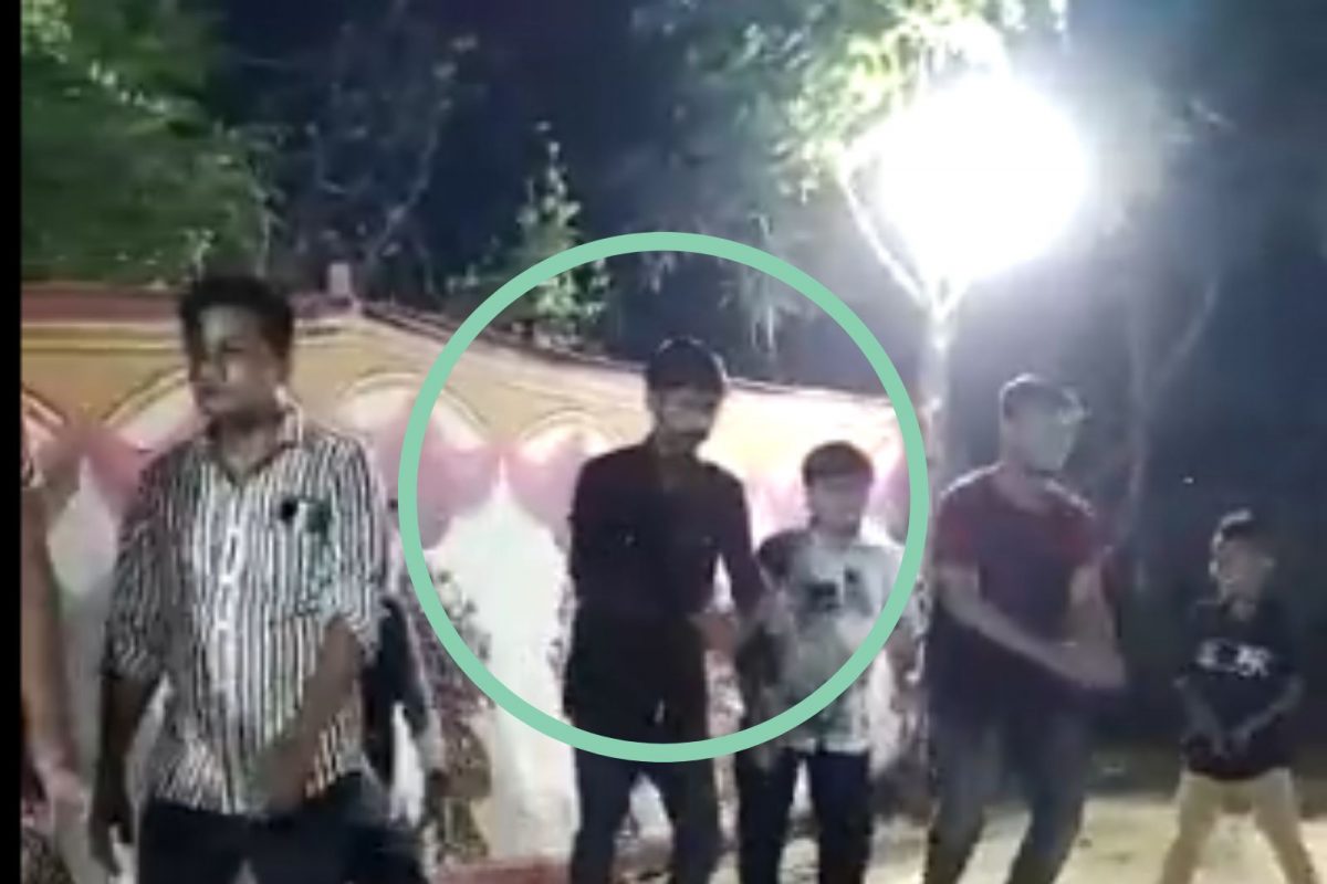 Video : 50 जणांमध्ये कॅमेऱ्याची नजर त्याच्यावरच, गरबा खेळता खेळता कोसळला अन् मृत्यू