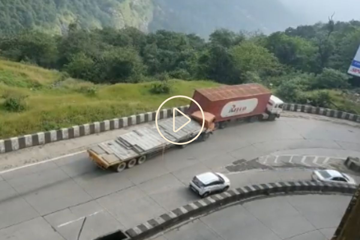 मुंबई-पुणे एक्सप्रेसवर कंटेनरचा ब्रेक फेल; अपघाताचा थरार मोबाइलमध्ये कैद, Exclusive Video