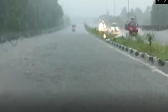 Weather Update Rain : पुढचे दोन दिवस परतीचा पाऊस सर्जीकल स्ट्राईक करणार, मुंबई, पुणे, कोल्हापुरात सावधानतेचा इशारा