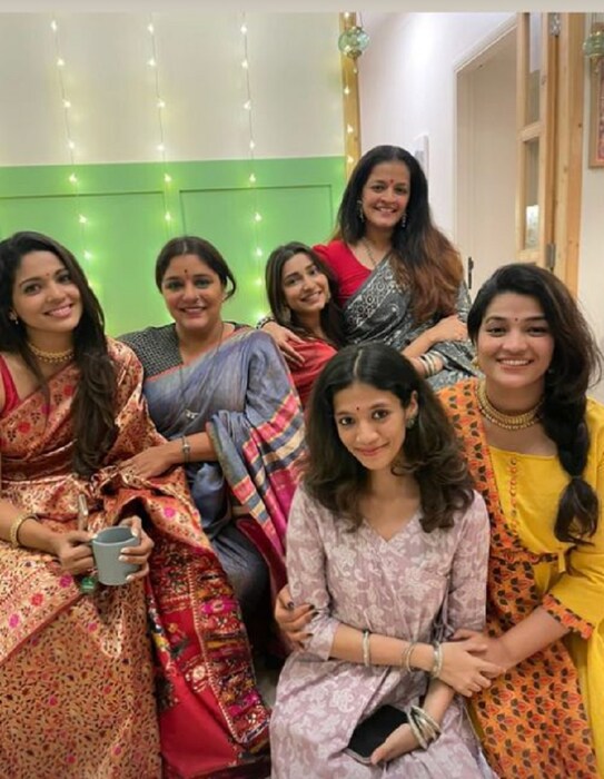 त्याचप्रमाणे अभिनेत्री गौरी नलावडे, पूजा सावंत, रोहित राऊत, जुईली जोगळेकर यांनीही हजेरी लावली होती. 