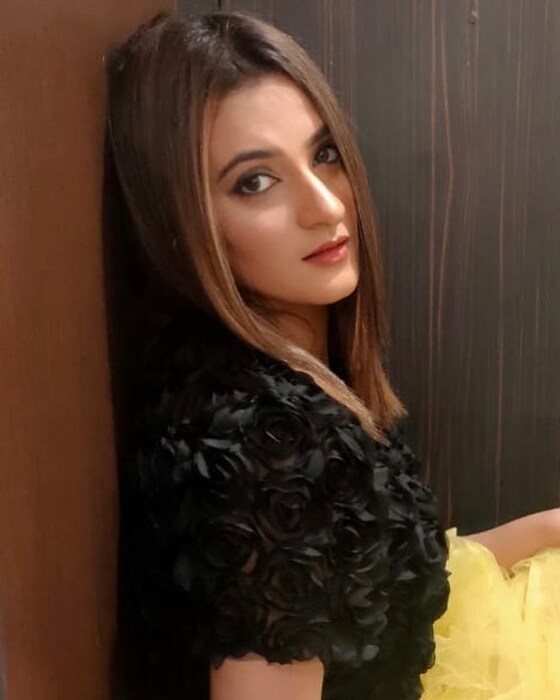 मनोरंजनाच्या दुनियेत पदार्पण करण्यापूर्वी मुलीला कोणत्या परिस्थितीतून जावे लागते हे आयशाने उघड केले आहे.