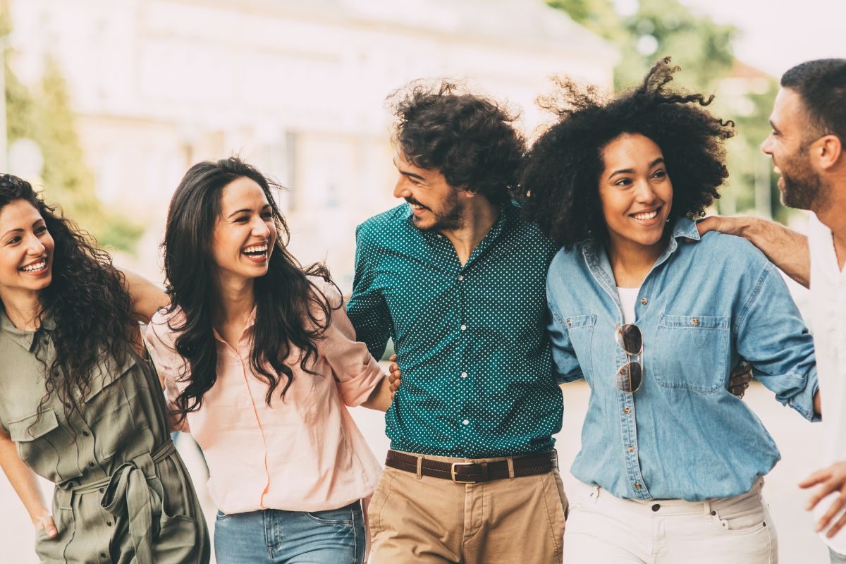 लग्नानंतरही मित्रांसाठी वेळ देणे शक्य आहे; या 5 टिप्स वापराल तर कनेक्ट राहाल