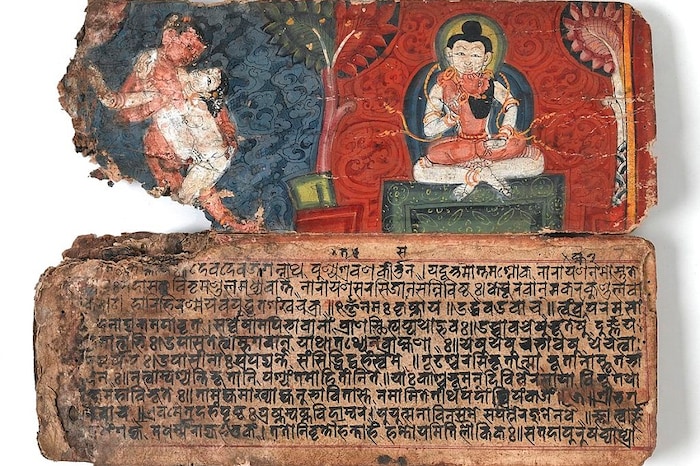 आपल्या सर्वांना माहित आहे की महर्षी वात्स्यायन हे जगातील सर्वाधिक विकल्या गेलेल्या कामसूत्राचे लेखक आहेत. मात्र, आपल्यापैकी फार कमी जणांना हे माहित असेल की वात्स्यायन हे आजीवन ब्रह्मचारी होते. असे असूनही त्यांना सेक्सची ठाम समज होती. त्यांनी या कलेला अनेक नवे आणि सुंदर आयाम दिले. याच क्रमाने त्यांनी कामसूत्र सारखा ग्रंथ रचला, जो आजही शतकानुशतके समर्पक आहे. आज आम्ही तुम्हाला त्यांच्याबद्दल सविस्तर सांगत आहोत. बनारसमध्ये बराच वेळ घालवणारे वात्स्यायन ऋषी हे अत्यंत विद्वान मानले जातात, ज्यांना वेदांचीही चांगली जाण होती.