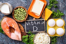 हाडांसाठीच नाही तर निरोगी त्वचा आणि केसांच्या आरोग्यासाठीही हवं Vitamin D