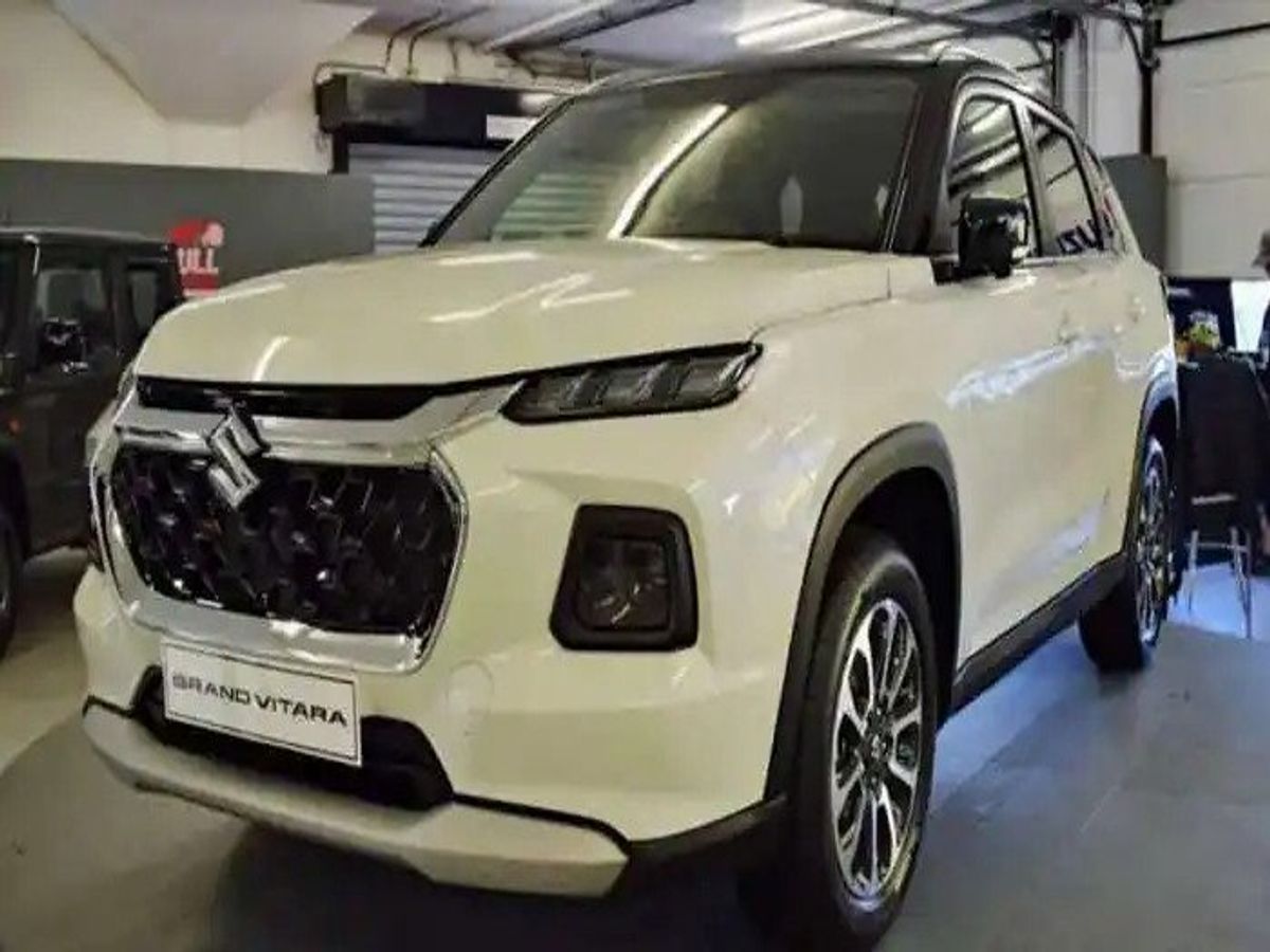 जपानी ऑटोमेकर टोयोटानं बुधवारी आपली पहिली सीएनजी कार, ग्लान्झा सीएनजी लाँच केली आणि सोबतच कंपनीनं हीदेखील घोषणा केली की, अर्बन क्रूझर हायराइडरला देखील सीएनजीसह लॉन्च केलं जाईल. फॅक्टरी फिट सीएनजी किटसह लॉन्च होणारी ही भारतातील पहिली मध्यम आकाराची SUV आहे. कंपनीनं या वाहनाचं बुकिंगही सुरू केलं असून 25,000 रुपयांच्या टोकन रकमेनं ती बुक करता येणार आहे.