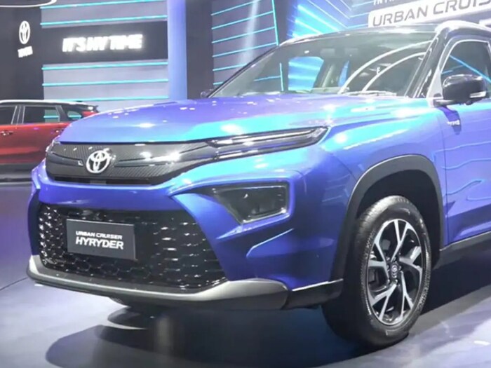टोयोटाने अलीकडेच Glanza आणि Urban Cruiser Hyrider च्या नवीन प्रकारांसह CNG श्रेणीमध्ये प्रवेश करण्याची घोषणा केली आहे. कंपनीने एका निवेदनात म्हटले आहे की Glanza च्या दोन CNG मॉडेल्सची किंमत अनुक्रमे 8.43 लाख आणि 9.46 लाख रुपये आहे. मात्र, कंपनीने अर्बन क्रूझर हायरायडरच्या सीएनजी मॉडेलची किंमत जाहीर केलेली नाही.