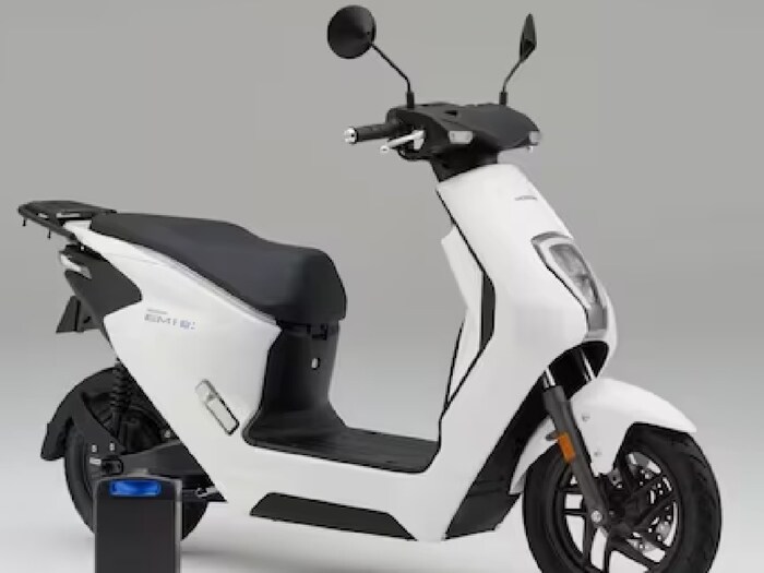 होंडानं प्रॅक्टिकल विचार ठेवून भविष्याच्या दृष्टीनं उपयुक्त ठरेल अशा डिझाइनची निवड केली आहे. ही इलेक्ट्रिक स्कूटर शहरातील छोट्या राइड्ससाठी डिझाइन केलेली आहे. (फोटो क्रेडिट्स: होंडा)