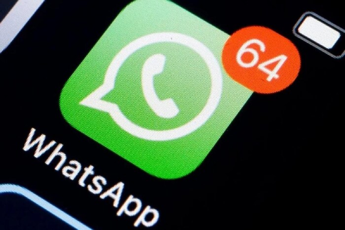 याचा अर्थ आता बीटा वापरकर्ते त्यांच्या अतिरिक्त फोनवर देखील WhatsApp चालवू शकतात, ज्यासाठी त्यांना 'लिंक डिव्हाइस' पर्यायावर जावं लागेल. तुमचं WhatsApp खातं नवीन मोबाइल फोनशी लिंक केल्यानंतर युजर्स चॅट इतिहास लिंक केलेल्या डिव्हाइसवर सिंक होईल.