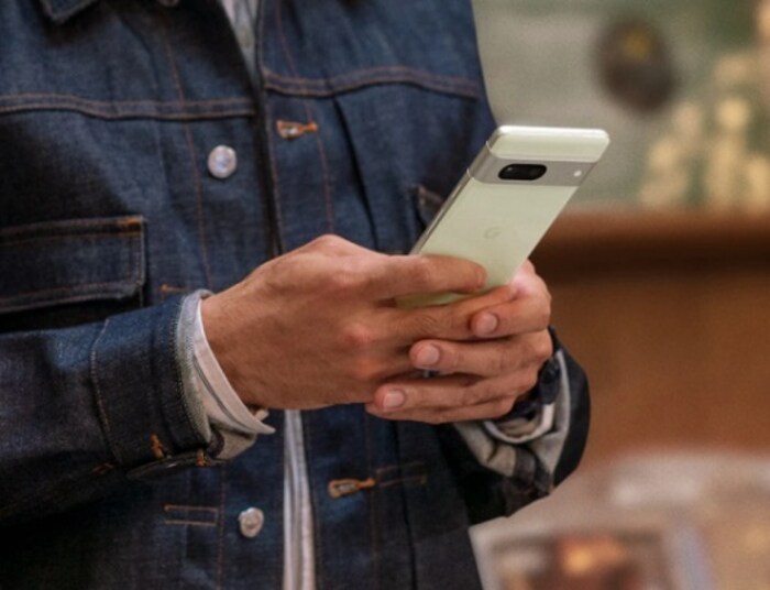 पॉवरसाठी, Google Pixel 7 मध्ये 4355mAh बॅटरी देण्यात आली आहे, जी वायर्ड आणि वायरलेस फास्ट चार्जिंग सपोर्टसह सादर केली गेली आहे. कनेक्टिव्हिटीसाठी, या फोनमध्ये 5G, 4G LTE, Wi-Fi 6E, Bluetooth 5.2, GOS, NFC आणि USB Type-C पोर्ट सारखे पर्याय आहेत. , (फोटो: गुगल)