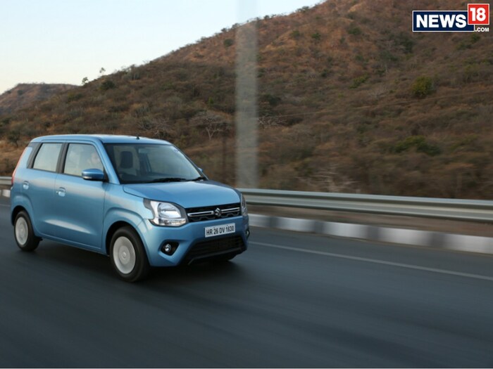 मारुती सुझुकी वॅगन आर (Maruti Suzuki WagonR): तुम्ही नोव्हेंबरमध्ये मारुती वॅगनआर खरेदी केल्यास, तुम्हाला मॅन्युअल ट्रान्समिशनसह ZXi आणि ZXi+ मॉडेल्सवर 41,000 रुपयांपर्यंत सूट मिळेल. यामध्ये, 20,000 रुपयांच्या कॅश डिस्काउंटशिवाय, कंपनी 15,000 रुपयांचा एक्सचेंज बोनस आणि 6,000 रुपयांचा कॅश डिस्काउंट देत आहे. कंपनी नोव्हेंबर 2022 मध्ये WagonR च्या CNG व्हेरियंटवर 40 हजार रुपयांची सूट देत आहे.