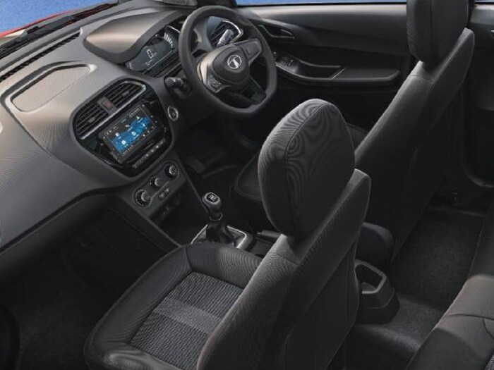 Tiago NRG CNG मॉडेलमध्ये पूर्वीप्रमाणेच 1.2-लिटर थ्री-सिलेंडर रेव्होट्रॉन पेट्रोल इंजिन असणार आहे. हे इंजिन 72 Bhp पॉवर आणि 95 Nm पीक टॉर्क जनरेट करू शकते. याउलट, पेट्रोल मॉडेल सुमारे 85 Bhp पॉवर आणि 113 Nm पीक टॉर्क जनरेट करू शकते. 