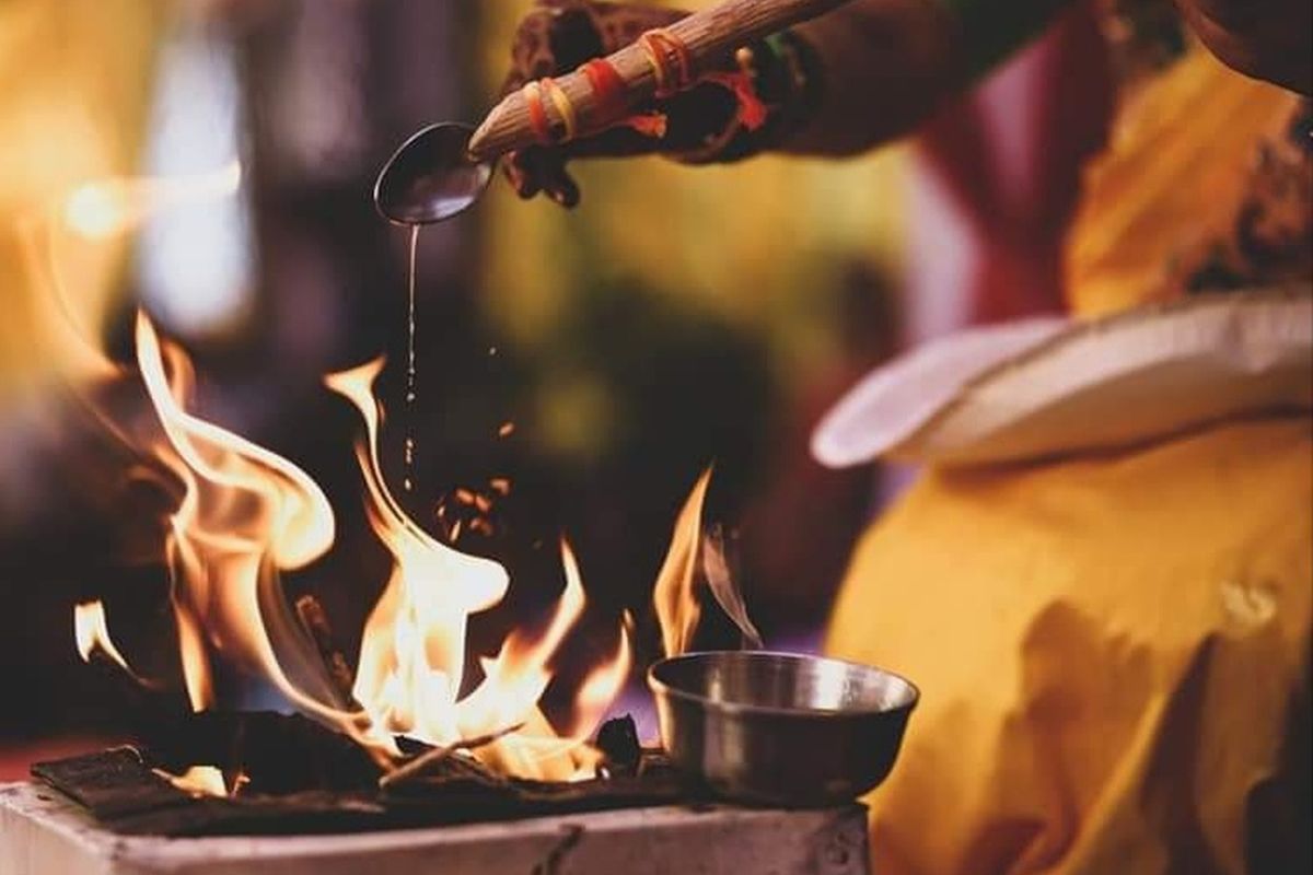 वरात घेऊन आला मोठा भाऊ, मात्र छोट्यासोबत केली नवरीची पाठवणी; लग्न मंडपात नेमकं काय घडलं?