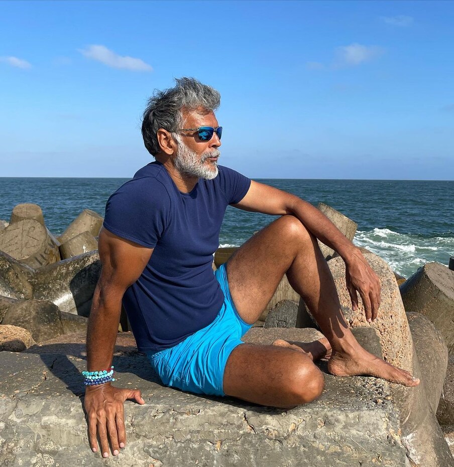 मिलिंद सोमण त्याच्या काळातील सुपरमॉडेल राहिला आहे. तो त्याच्या फिटनेसकडे विशेष लक्ष देतो. या वयातही तो पुशअप्स करतानाचे व्हिडीओ अनेकदा शेअर करतो.