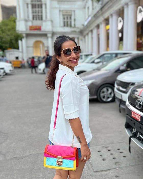 शाहरुख खानच्या वाढदिवसानिमित्त श्रेयानं पोस्ट शेअर केली असून यामध्ये तिने शाहरुखसोबतचे काही खास फोट शेअर केले आहेत. 