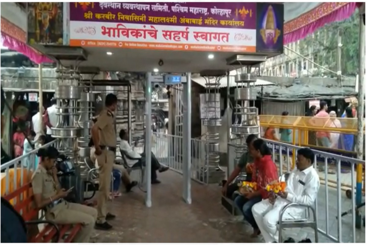 एक फोन अन् मंदिर रिकामं , भाविकांमध्ये घबराट, कोल्हापूरच्या अंबाबाई मंदिरात नेमंक काय घडलं?