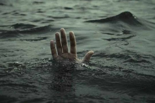 मुंबई :  धक्कदायक! समुद्रात पाच जण बुडाले, स्थानिकांच्या सतर्कतेने 3 मुलांचे वाचले प्राण