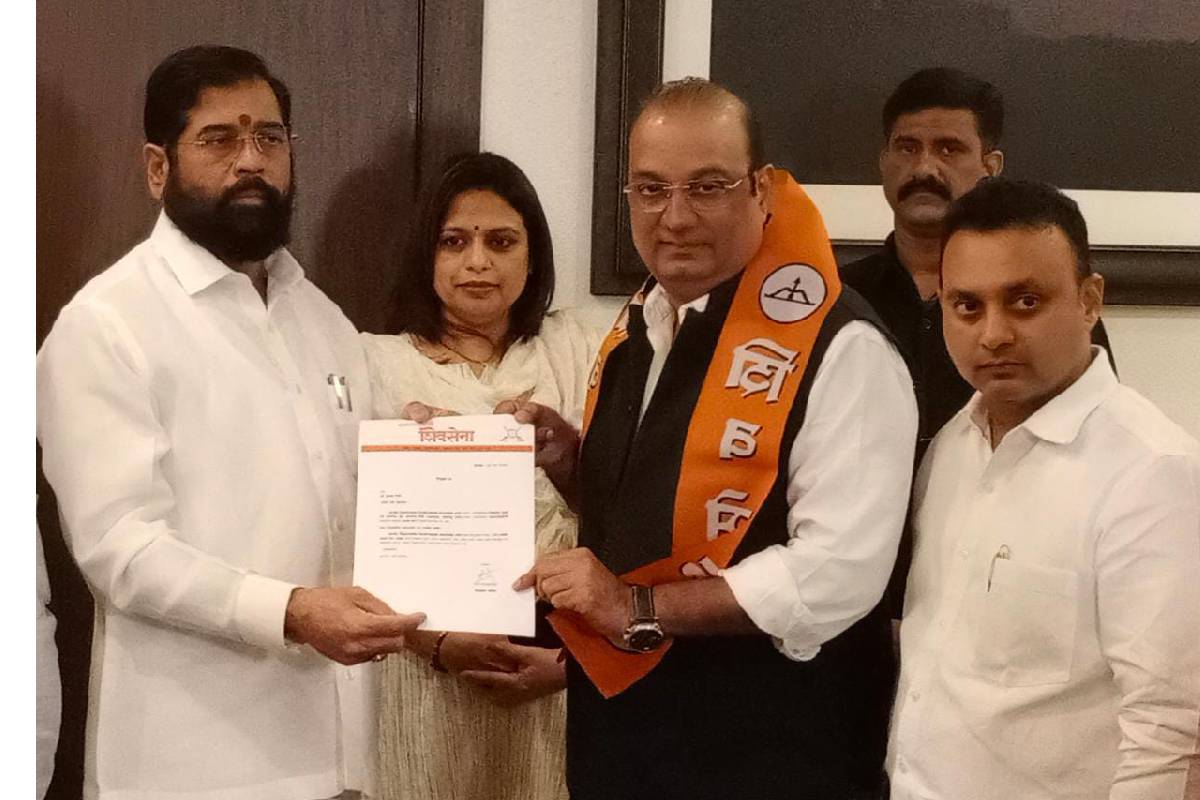 उद्धव ठाकरेंना मोठा धक्का; कृष्णा हेगडे शिंदे गटात, लगेच मोठी जबाबदारीही दिली