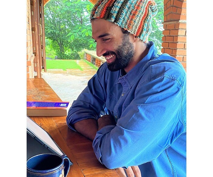  त्याच वर्षी हा अभिनेता 'ये जवानी है दिवानी' मध्ये सहाय्यक भूमिका साकारताना दिसला होता. आदित्य रॉय कपूरने या दोन्ही चित्रपटात आपल्या अभिनयाने सर्वांची मने जिंकली होती. हे दोन्ही चित्रपट आदित्यच्या कारकिर्दीतील सर्वात यशस्वी चित्रपटांमध्ये गणले जातात.