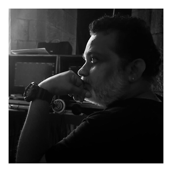 'शाळा कॉलेजमध्ये अशाच टपल्या मारल्या आहेत. मुलीच्या मागे लागण्याचा अनुभव घेतला आहे. यावर सिनेमा बनवावा हा विचार डोक्यात आला आणि टाइमपास या सिनेमाची तीन पुष्पं गुंफली गेली', असं रवी जाधव म्हणाले.