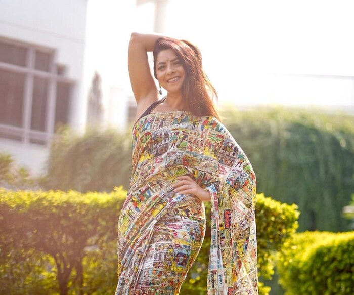 सोनालीचे फोटो आणि व्हिडीओ शेअर करताच व्हायरल होतात.. तिचा प्रचंड मोठा चाहतावर्ग आहे. चाहत्यांना अभिनेत्रीबाबत लहान-लहान गोष्टी जाणून घ्यायला आवडतं. त्यामुळे चाहते सतत सोनालीच्या सोशल मीडियावर लक्ष ठेऊन असतात.