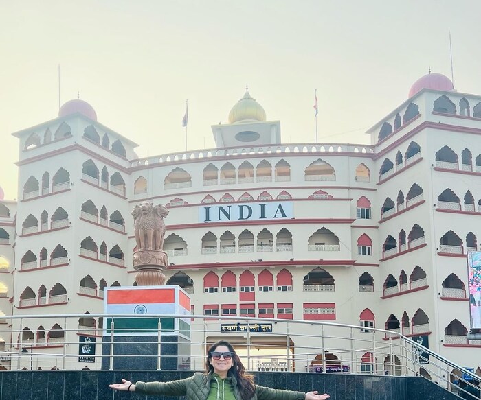सोनालीचं या ठिकाणाला भेट द्यायचं अनेक वर्षांचं स्वप्न अखेर पूर्ण झालं आहे. हे ठिकाण म्हणजे भारत- पाकिस्तानच्या सीमेवरील अटारी बॉर्डर. 