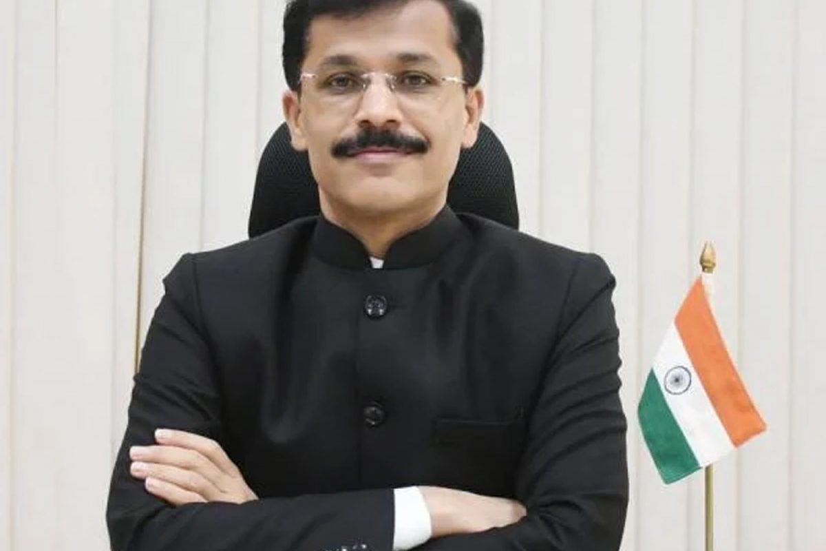 आयएएस अधिकारी तुकाराम मुंढें यांची पुन्हा बदली झाली आहे.