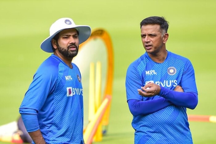 रोहितच्या नेतृत्वात भारतीय संघ बुधवारी बांगलादेश दौऱ्यावर निघणार आहे. त्यामुळेच रोहितनं आपल्या लेकीचा वाढदिवस एक दिवस आधीच साजरा केला.