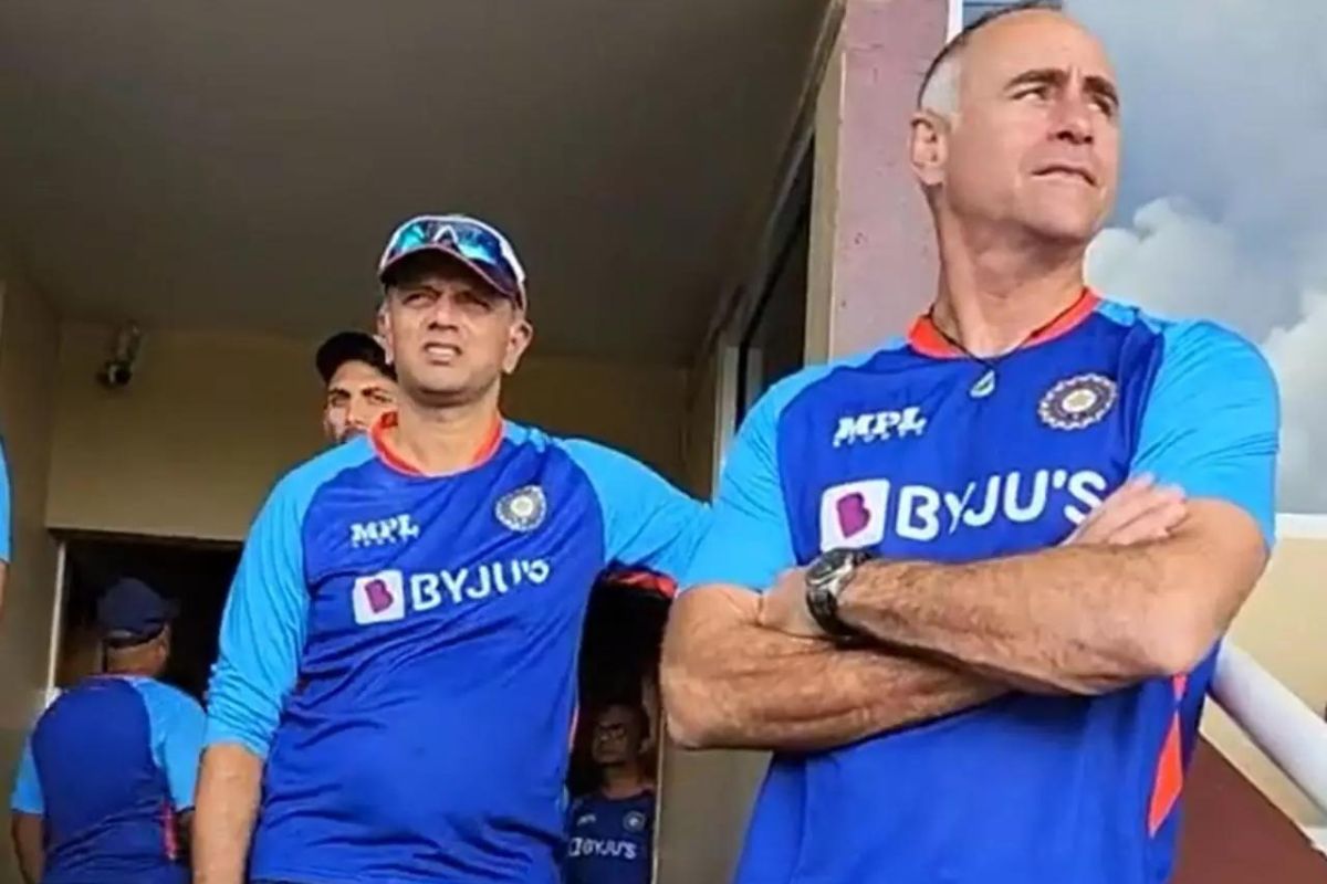 पॅडी अप्टन यांचा करार संपुष्टात