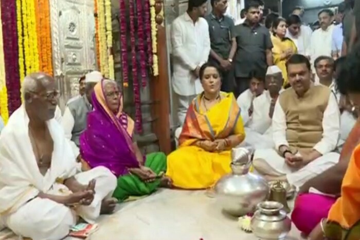 देवेंद्र फडणवीस यांनी 4 वेळा मुख्यमंत्री म्हणून आषाढीची शासकीय महापूजा केली आहे. यावेळी त्यांना प्रथमच कर्तिकीचा मान मिळाला