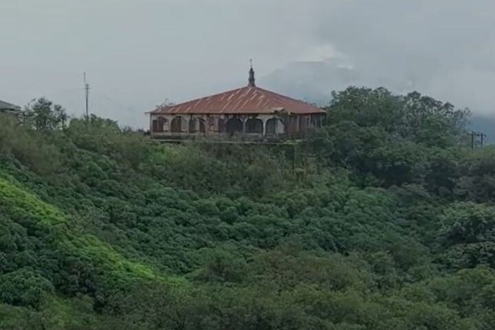 अफजल खानाच्या कबरीजवळील अनधिकृत बांधकाम हटवलं; परिसरात मोठा पोलीस बंदोबस्त