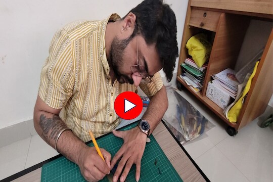 Mumbai : पक्ष्यांच्या पंखावर चित्र काढणारा एकमेव भारतीय कलाकार, पाहा Video