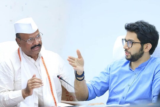 ...म्हणून त्यांना पोटशूळ उठला; बाळासाहेबांच्या तैलचित्रावरून सत्तारांचा आदित्य ठाकरेंवर जोरदार पलटवार