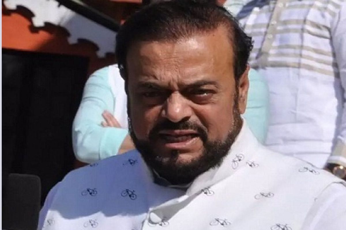 आझमी यांनी मालेगावात सभा घेऊन आगामी महापालिका निवडणुकीचे रणशिंग फुंकले.