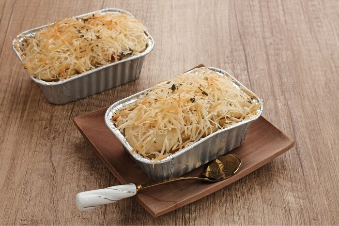 अनेक वेळा घाईघाईत आपण गरम अन्न अॅल्युमिनियम फॉइलमध्ये पॅक करतो, पण ते आपल्या आरोग्यासाठी खूप हानिकारक असते. अॅल्युमिनियम फॉइलमध्ये पॅक केलेले अन्न खाल्ल्याने मेंदूच्या पेशींची संख्या कमी होते.