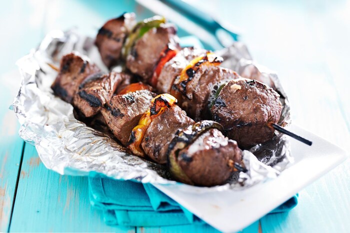 मात्र सहज आणि सोपा वाटणारा पर्याय तितकाच सुरक्षित नसतो. अॅल्युमिनियम फॉईलच्या वापराबद्दल आतापर्यंत अनेक तज्ज्ञांनी मतं दिली आहेत. अॅल्युमिनियम फॉईलचा वापर जास्त प्रमाणात करण्याचे तज्ज्ञ समर्थन करत नाही. 