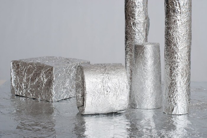 अॅल्युमिनियम फॉइल किंवा प्लास्टिकच्या जेवणाच्या डब्यात अन्न पॅक करण्याऐवजी ते काचेच्या भांड्यात पॅक करणे चांगले. यामुळे अन्नातील पोषक घटक सुरक्षित राहतात. (सूचना : या लेखात दिलेली माहिती आणि सूचना सामान्य माहितीवर आधारित आहेत. News 18 Marathi यांना दुजोरा देत नाही. यांची अंमलबजावणी करण्याआधी संबंधित तज्ज्ञाशी संपर्क करा.)