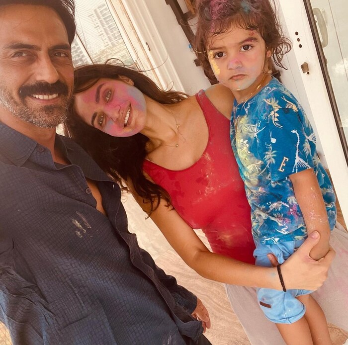 मेहरपासून वेगळे झाल्यानंतर अर्जुनने दक्षिण आफ्रिकेची मॉडेल आणि अभिनेत्री गॅब्रिएलाला काही काळ डेट केले. यानंतर 2019 मध्ये अर्जुन आणि गॅब्रिएला आई-वडील झाले. गॅब्रिएलाने एका मुलाला जन्म दिला. 